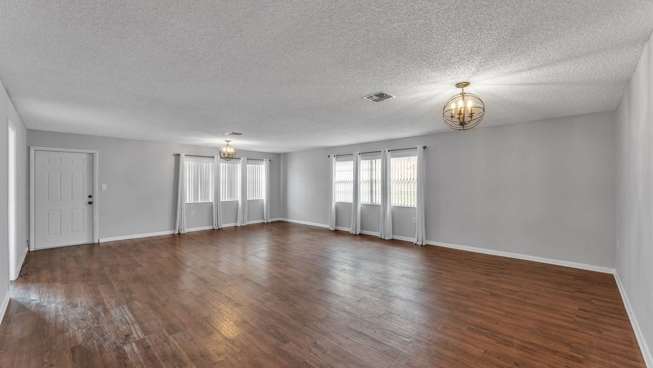 553 Villa Vista Blvd - Photo 4 of 25