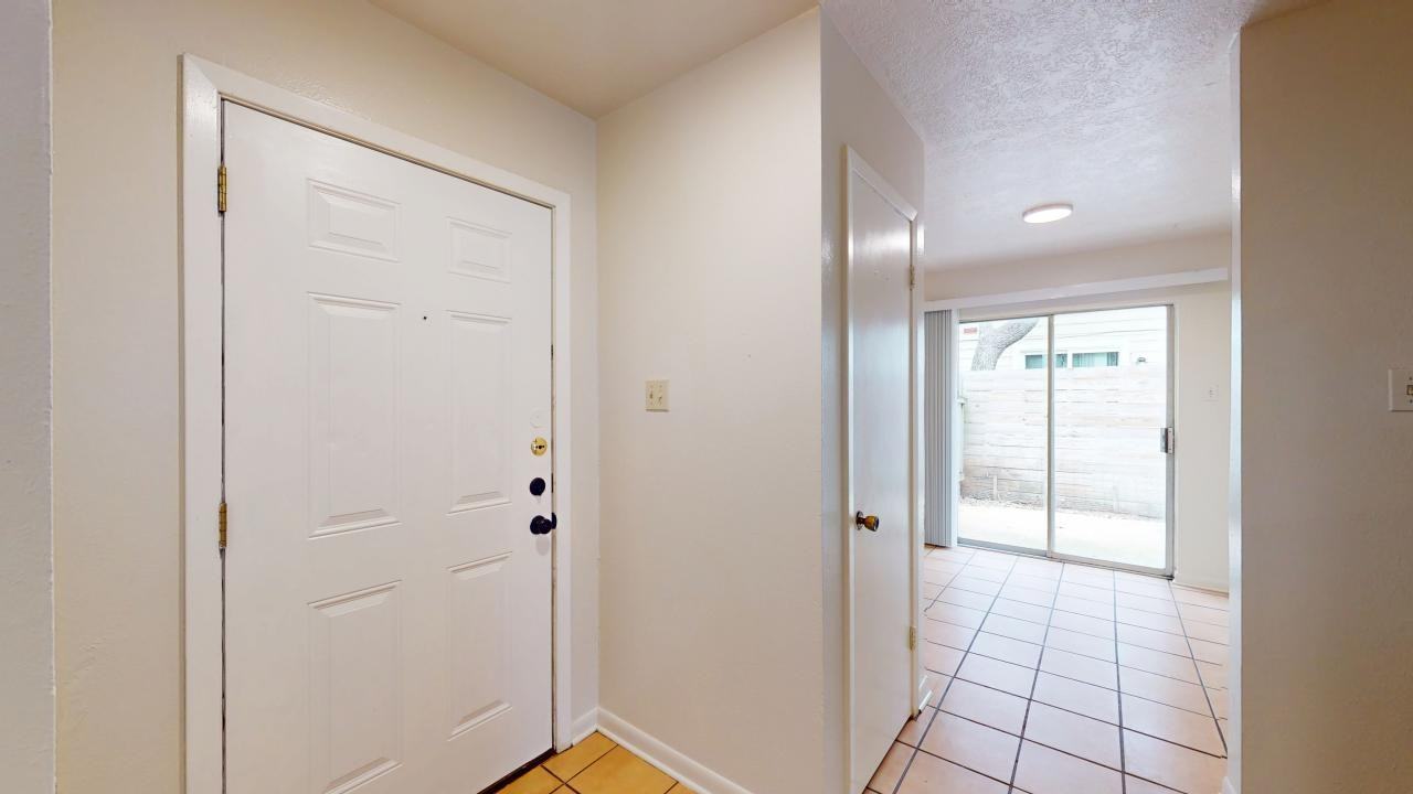 922 Navarro Dr - Photo 2 of 18