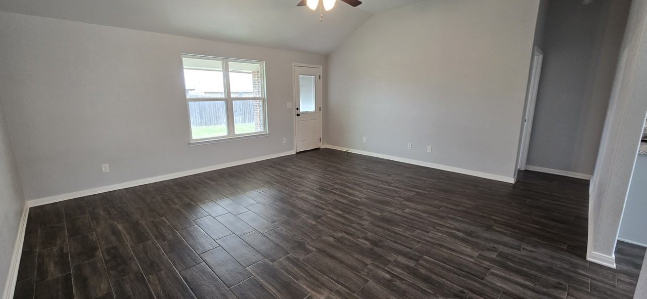 5207 Primavera Ln - Photo 4 of 31