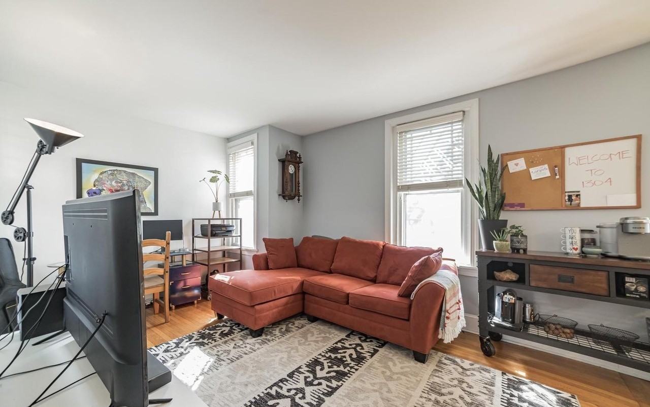 1304 W 13th St #1 - Photo 3 of 35