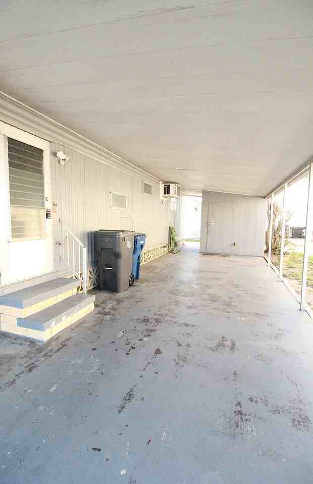 716 49th Ave W - Photo 3 of 21