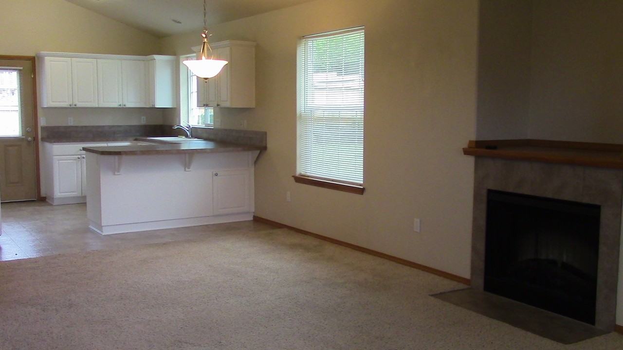 350 N Ocean St - Photo 2 of 13