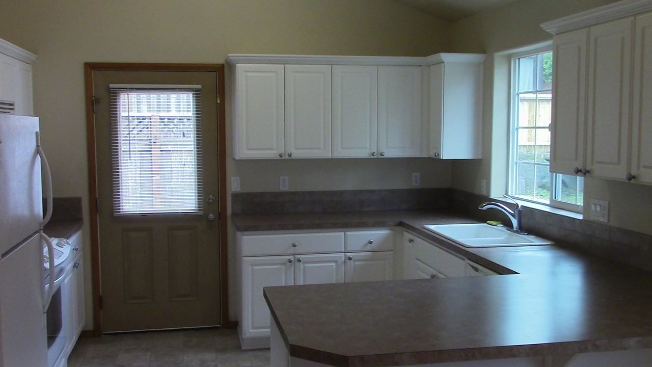 350 N Ocean St - Photo 3 of 13