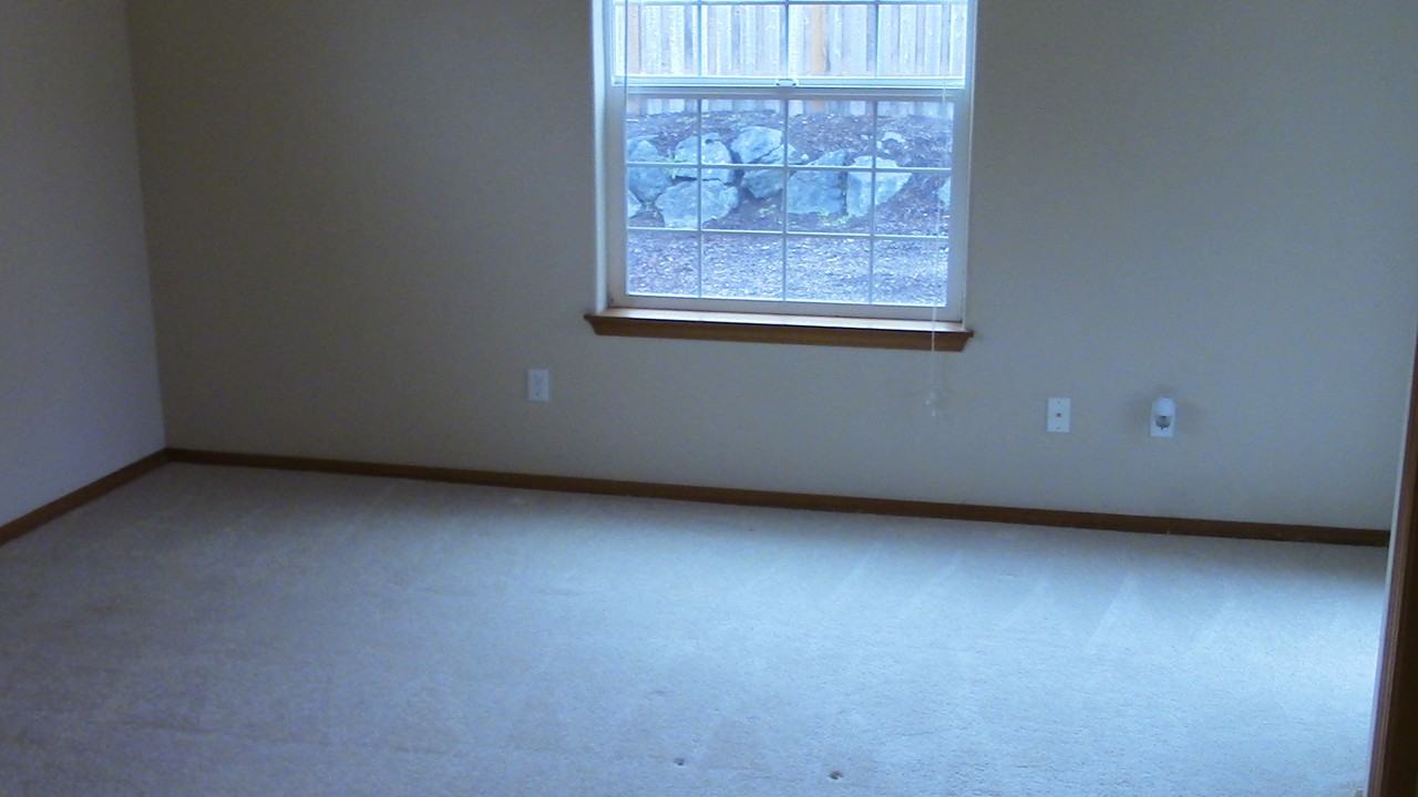 350 N Ocean St - Photo 6 of 13