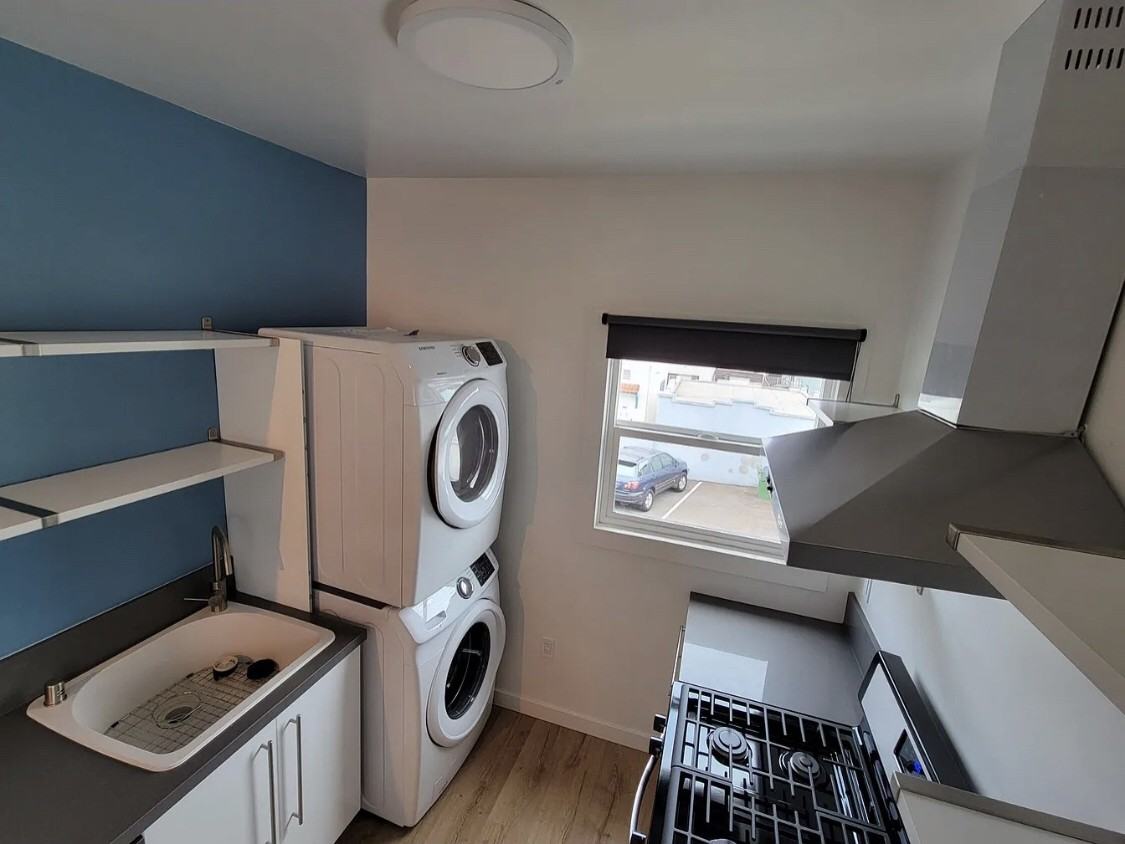 1954 W Martin Luther King Jr Blvd - Photo 2 of 9