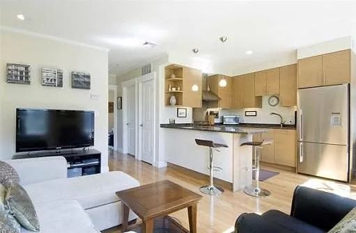 643 Tremont St - Photo 4 of 5