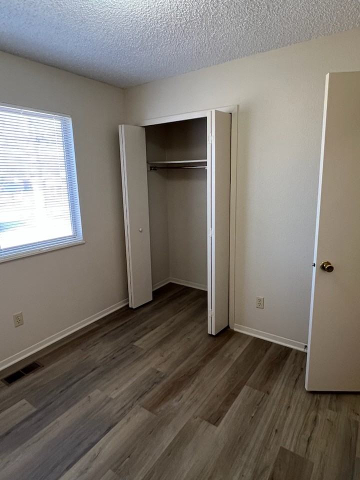 180 Hurliman Ct - Photo 6 of 13