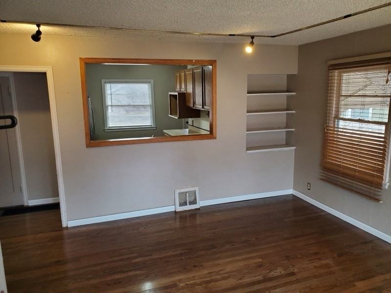 3004 2nd Ave S - Photo 6 of 8