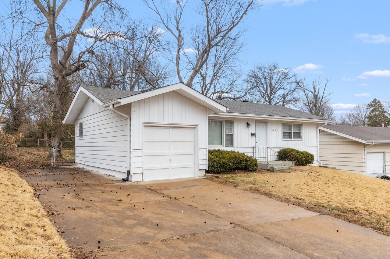 1011 Renshaw Dr - Photo 2 of 24
