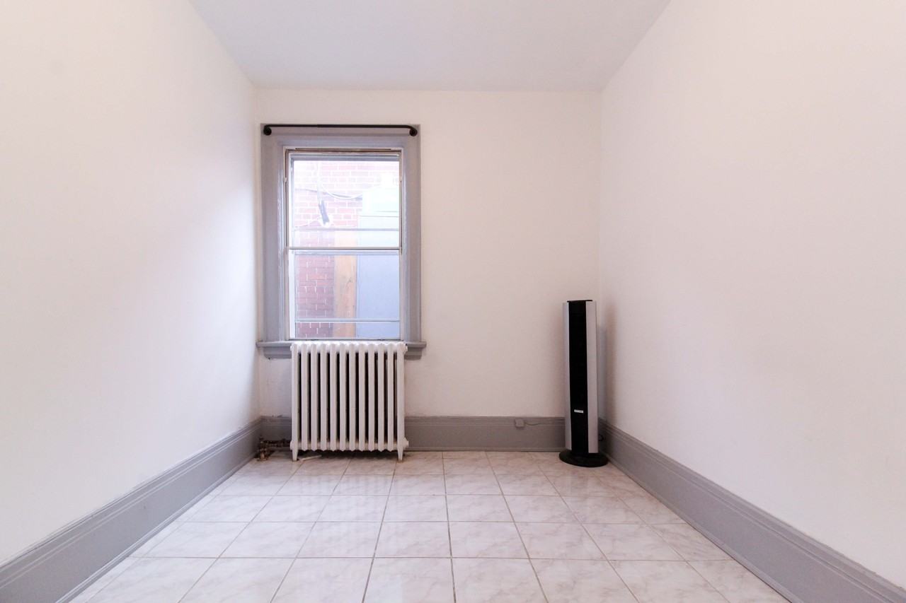 579 College St #2 - Photo 6 of 8