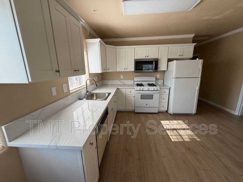 4200 35th St - Photo 2 of 15