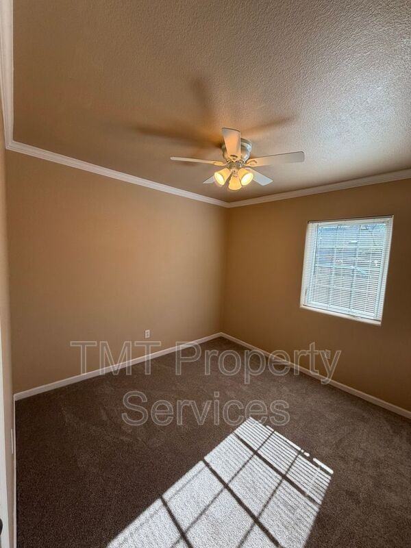 4200 35th St - Photo 7 of 15