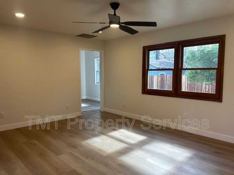3124 B St - Photo 3 of 7