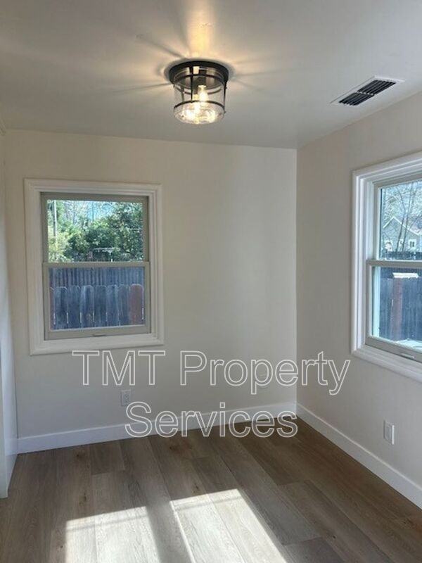 3124 B St - Photo 4 of 7