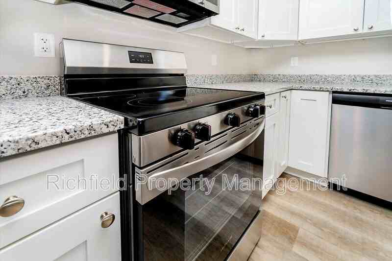 416 S Hamilton Ave - Photo 7 of 29
