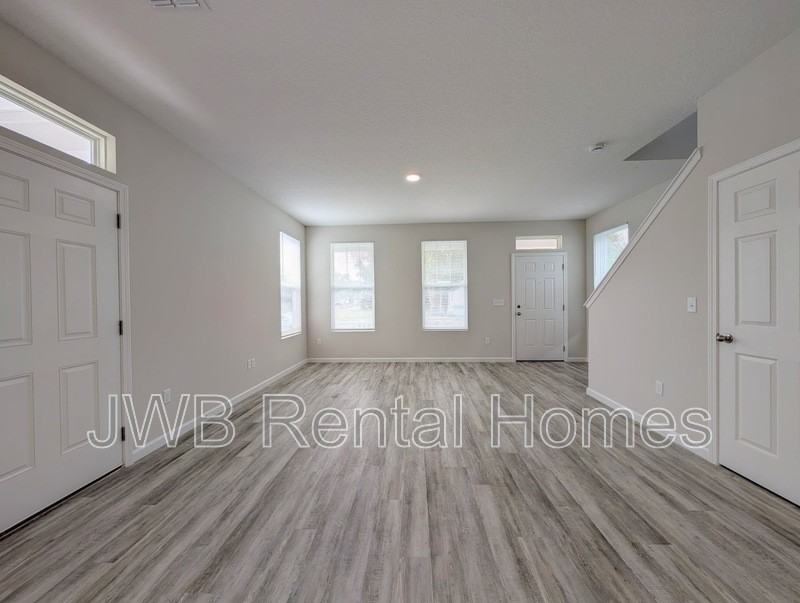 549 Jessie St - Photo 6 of 17