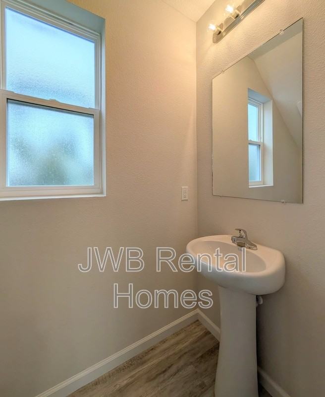 549 Jessie St - Photo 7 of 17