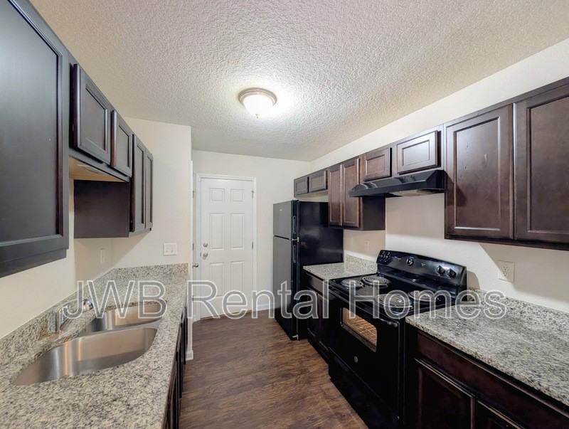 417 W 47th St - Photo 4 of 17