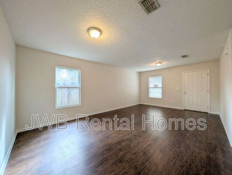 417 W 47th St - Photo 6 of 17