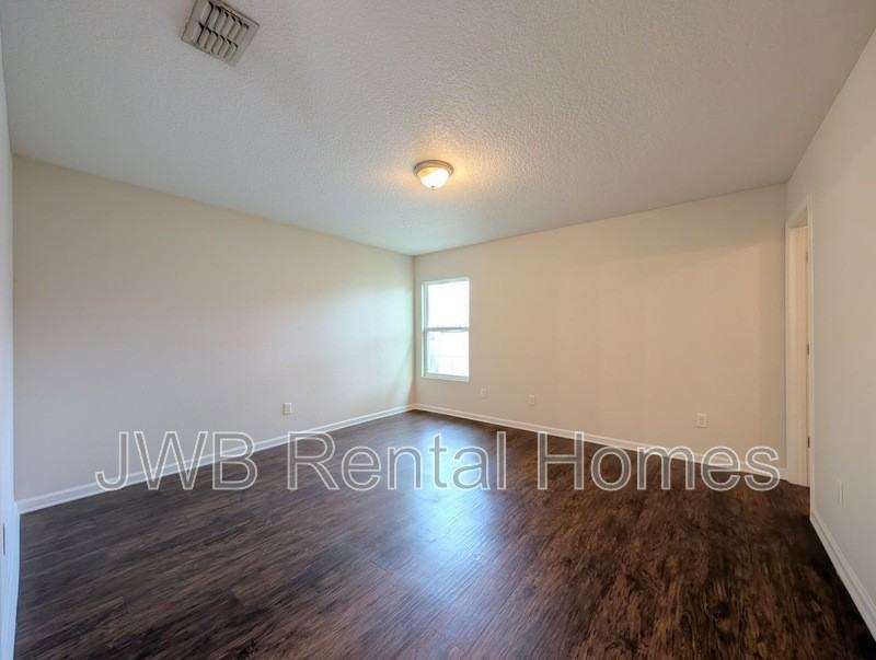 417 W 47th St - Photo 7 of 17