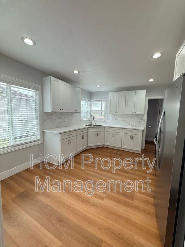 5233 Bellflower Blvd - Photo 4 of 11