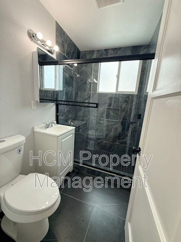 5233 Bellflower Blvd - Photo 5 of 11