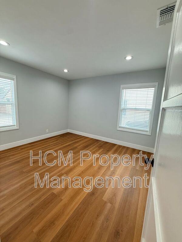 5233 Bellflower Blvd - Photo 7 of 11