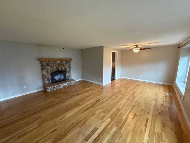 3677 Carmelle Ct Ne - Photo 5 of 34