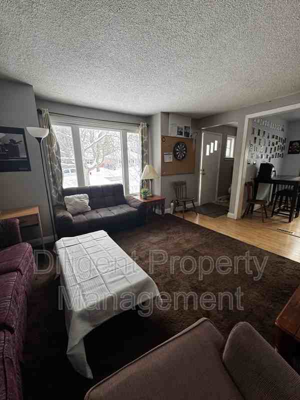 180 Dumble Ave - Photo 3 of 45
