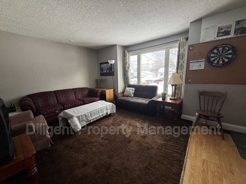 180 Dumble Ave - Photo 6 of 45
