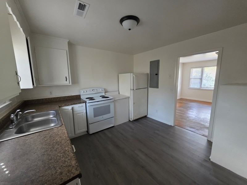 1129 Berkeley St #A - Photo 3 of 7