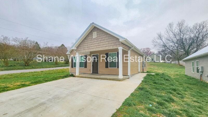 912 Worth St - Photo 3 of 17