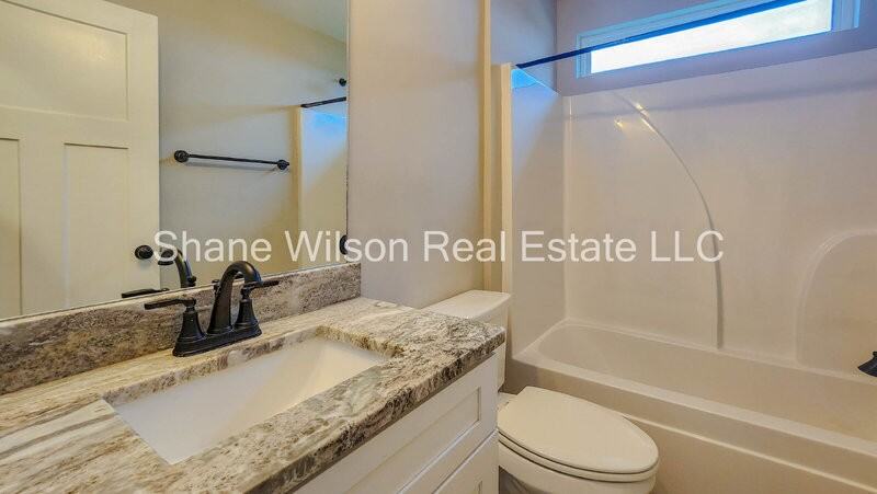 912 Worth St - Photo 7 of 17