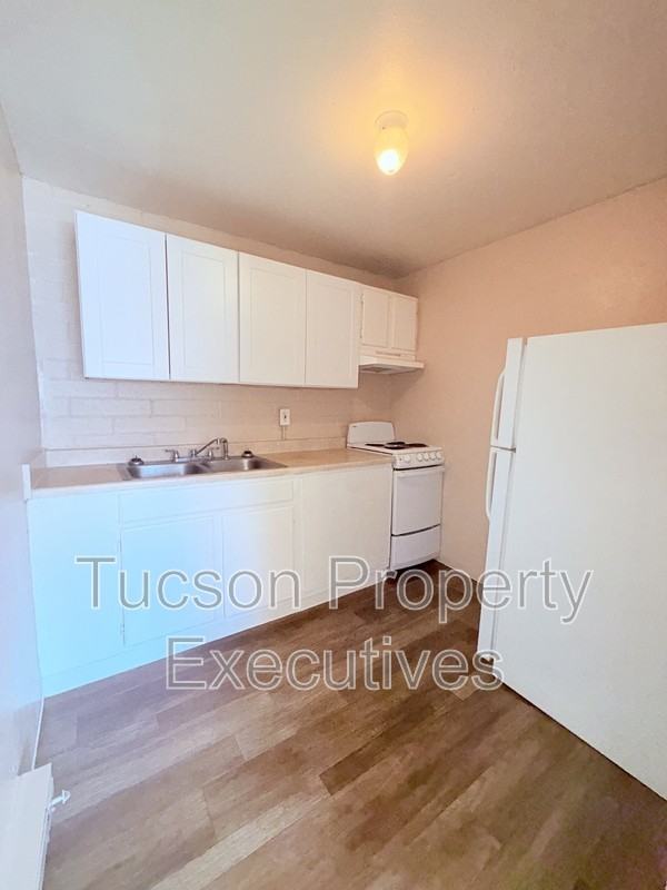 2411 S 6th Ave - Photo 2 of 19