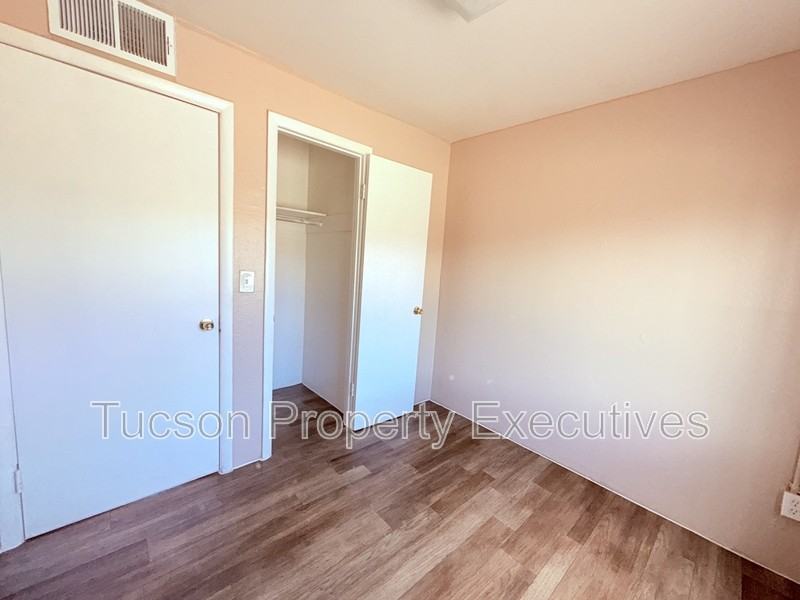 2411 S 6th Ave - Photo 6 of 19