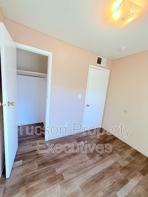 2411 S 6th Ave - Photo 7 of 19