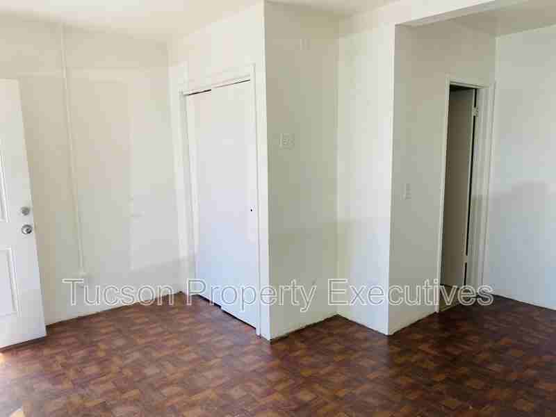 2411 S 6th Ave - Photo 5 of 6