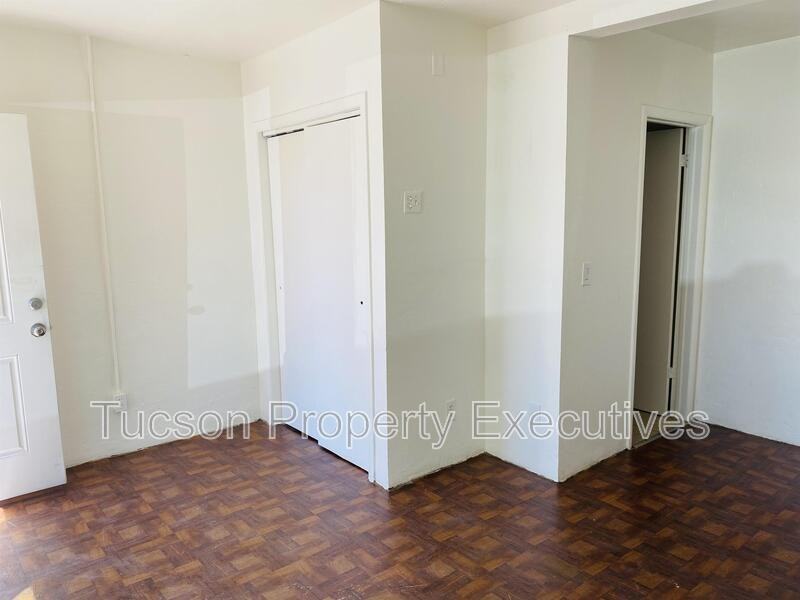 2411 S 6th Ave - Photo 5 of 6