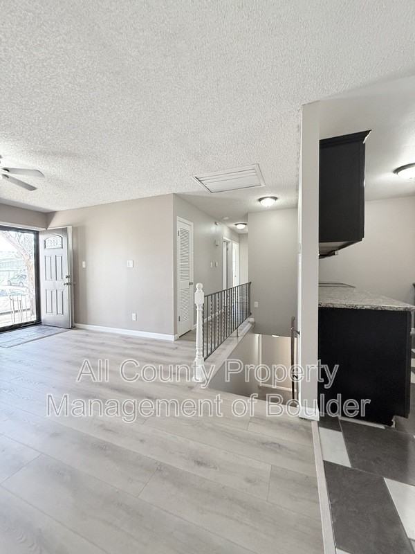 725 Hilltop St - Photo 2 of 33