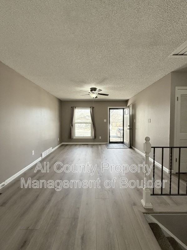 725 Hilltop St - Photo 3 of 33