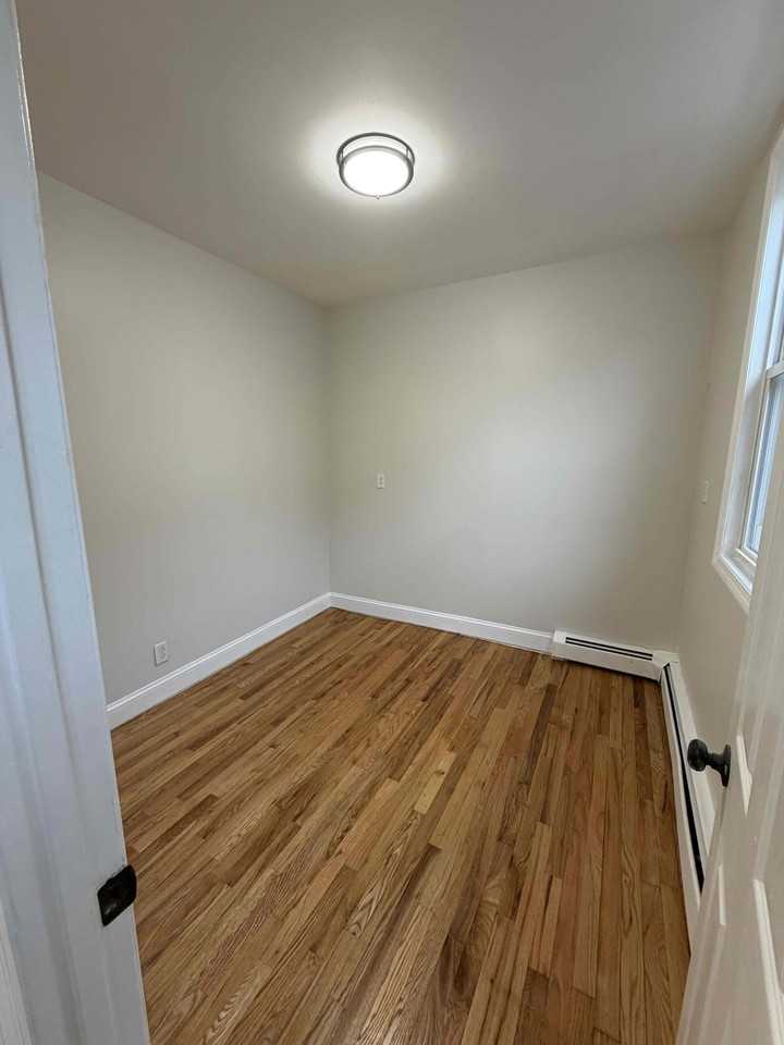 1139 Summit AveApartment 2 #1139-2 - Photo 3 of 9