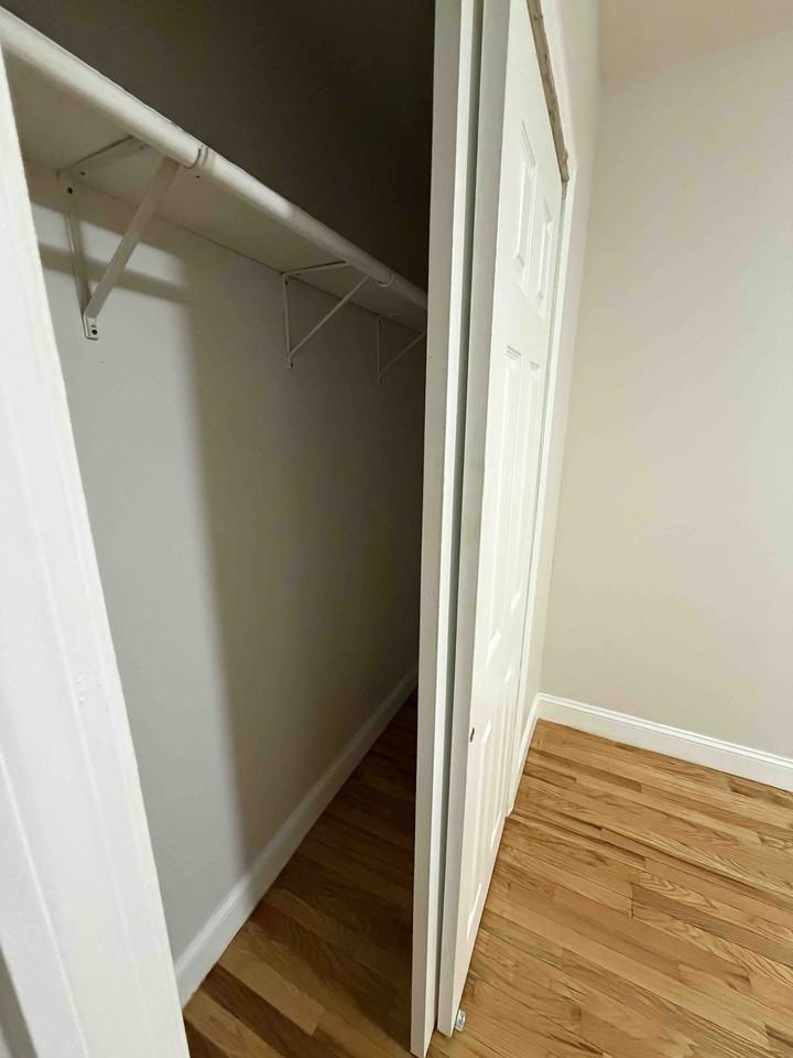 1139 Summit AveApartment 2 #1139-2 - Photo 5 of 9