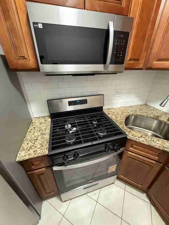 1139 Summit AveApartment 2 #1139-2 - Photo 6 of 9