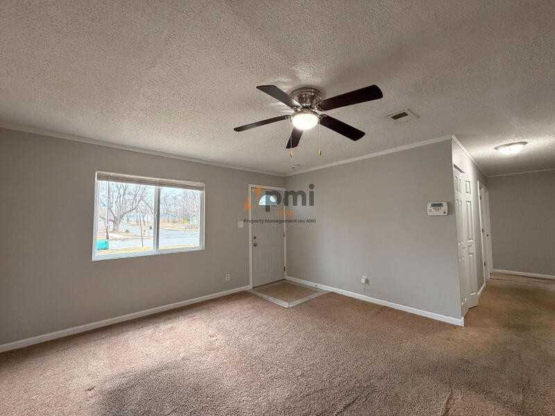 5700 E 10th Ave - Photo 4 of 17