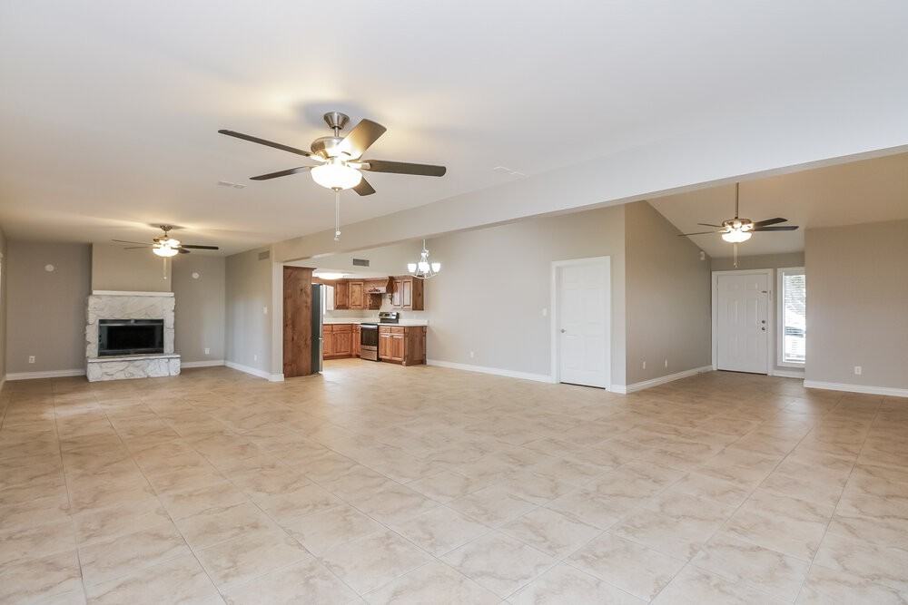 6106 E Ivyglen St - Photo 4 of 16