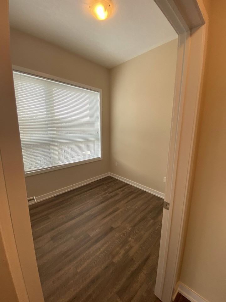 99 Southshore Cres #407 - Photo 7 of 10