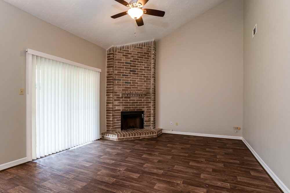 15238 Bedford Glen Dr - Photo 2 of 15