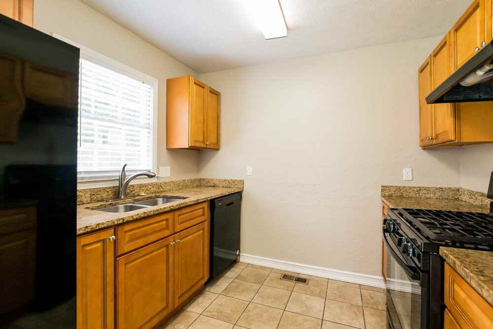 155 Sunny Ln - Photo 4 of 16