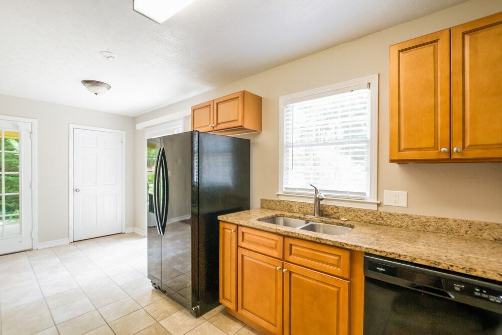 155 Sunny Ln - Photo 5 of 16