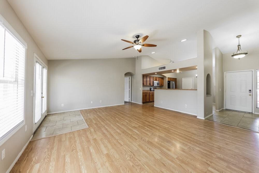 743 W Sherri Dr - Photo 4 of 16